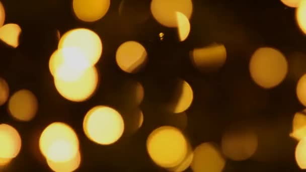Bokeh cintilante de luzes brilhantes douradas. Fundo de Natal. Festa de Ano Novo. — Vídeo de Stock