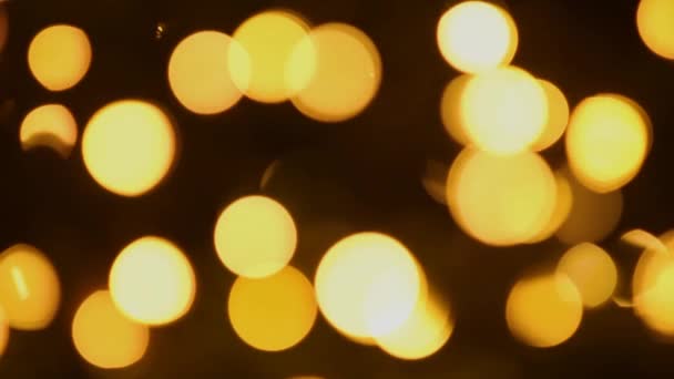 Bokeh cintilante de luzes brilhantes douradas. Fundo de Natal. Festa de Ano Novo. — Vídeo de Stock