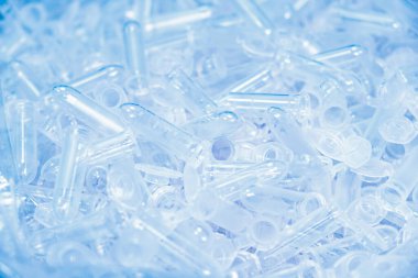 Çoğu Eppendorf ya da mikro santrifüj tüpleri kullanırdı. Kimyasal ve plastik atık