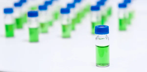 Hplc Vials Green Sample Plant Extracts Developing Drugs Based Natural — Stock Photo, Image