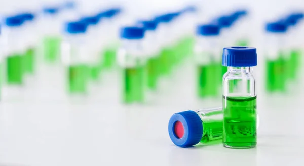 Hplc Vials Green Sample Plant Extracts Developing Drugs Based Natural — Stock fotografie