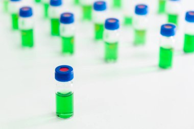 Yeşil bitki özleri içeren HPLC tüpleri. Doğal ürünlere dayalı ilaçların geliştirilmesi. Biyokimyasal analiz. 