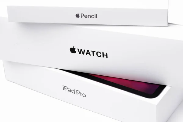 Apple pencil, watch, iPad pro boxes on the white background, December 2020, San Francisco, USA — Foto Stock
