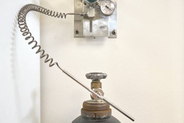 Bağlı gaz tüpü. Basınç ölçüsü. 