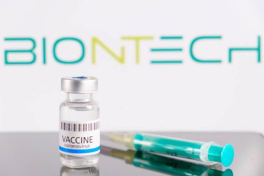 Şişe veya şırınganın arka planında Coronavirus, SARS-COV-2, Covid-19, Ocak 2021, San Francisco, ABD