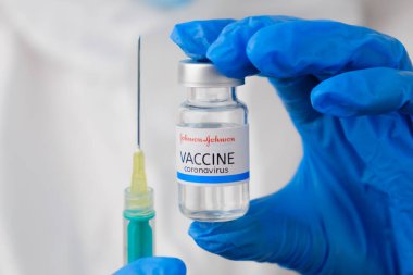 Johnson ve Johnson aşısı ve tek kullanımlık şırınga. Doktorların eline geçecek. Coronavirus, Sars-cov-2, Covid-19, Ocak 2021, San Francisco, ABD