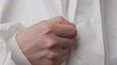 Coronavirus, Covid-19, SARS-Cov-2 hastalarıyla çalışmadan önce laboratuvar çalışanı ya da doktor veya tehlikeli madde önleyici giysi..