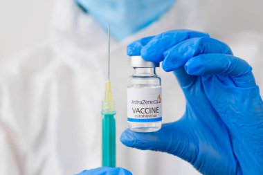 AstraZeneca aşısı ve tek kullanımlık şırınga. Doktorların eline geçecek. Coronavirus, Sars-cov-2, Covid-19, Ocak 2021, San Francisco, ABD.