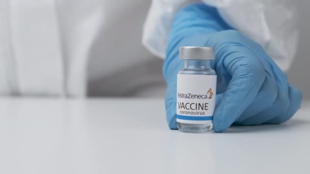 AstraZeneca vaccine against Covid-19, coronavirus or SARS-Cov-2 in doctor hand in rubber gloves, mars 2021, San Francisco, USA — Video