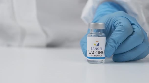 Sanofi vaccine against Covid-19, coronavirus or SARS-Cov-2 in doctor hand in rubber gloves, marzec 2021, San Francisco, USA — Wideo stockowe