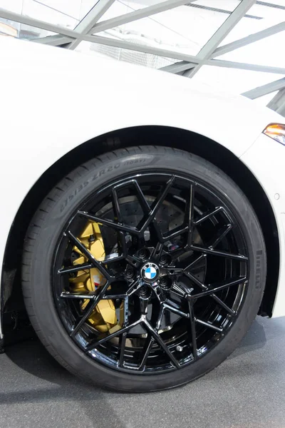 Primer plano de la rueda de aleación de BMW en BMW Welt, mayo 2021, Munich, Alemania —  Fotos de Stock