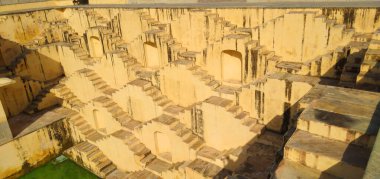 Panna Meena ka Kund Jaipur Jaipur 'da bulunan eski bir basamaktır..