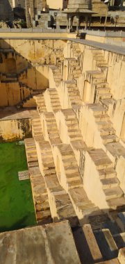 Panna Meena ka Kund Jaipur Jaipur 'da bulunan eski bir basamaktır..