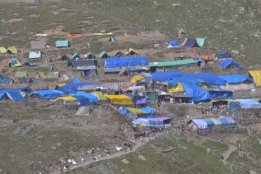 Manimahesh Yatra, Budhil Vadisi 'ndeki Bharmour' dan 26 kilometre uzaklıkta yer almaktadır.