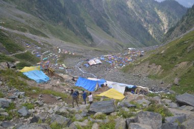 Manimahesh Yatra, Budhil Vadisi 'ndeki Bharmour' dan 26 kilometre uzaklıkta yer almaktadır.