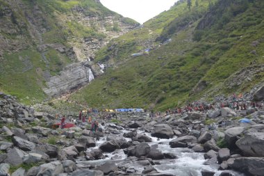 Manimahesh Yatra, Budhil Vadisi 'ndeki Bharmour' dan 26 kilometre uzaklıkta yer almaktadır.