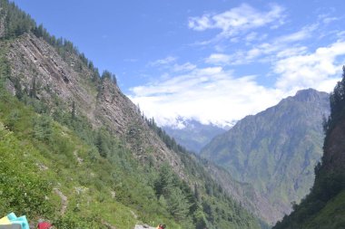 Manimahesh Yatra, Budhil Vadisi 'ndeki Bharmour' dan 26 kilometre uzaklıkta yer almaktadır.