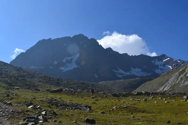 马尼马什 Manimahesh Yatra 马尼马什湖距巴伐尔26公里 位于Budhil谷地 — 图库照片