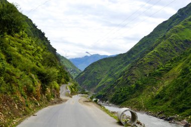 Manimahesh, Bharmour, Chamba, Himachal Pradesh, Hindistan 'a giden Güzel ve Tehlikeli Yol. 