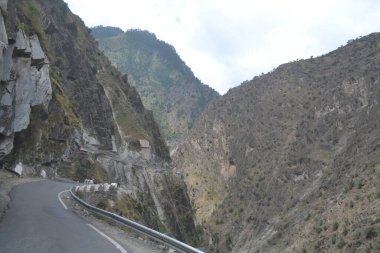 Manimahesh, Bharmour, Chamba, Himachal Pradesh, Hindistan 'a giden Güzel ve Tehlikeli Yol. 