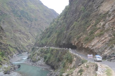 Manimahesh, Bharmour, Chamba, Himachal Pradesh, Hindistan 'a giden Güzel ve Tehlikeli Yol. 