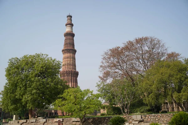 Delhi India April 2019 Een Ongeïdentificeerde Groep Mensen Bezoekt Ruïnes — Stockfoto