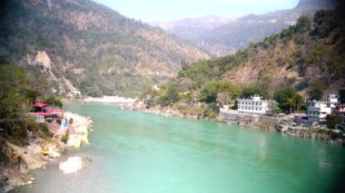 Bir haridwar 'da Ganga Nehri' ni flütlemek