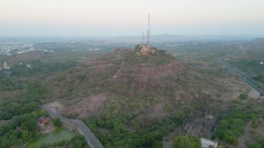 Mehrangarh Kalesi 'nin havadan görünüşü, 1459' da Rao Jodha tarafından inşa edilen Jodhpur, Rajasthan, Hindistan 'da büyük tarihi bir tepe kalesidir.