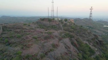 Mehrangarh Kalesi 'nin havadan görünüşü, 1459' da Rao Jodha tarafından inşa edilen Jodhpur, Rajasthan, Hindistan 'da büyük tarihi bir tepe kalesidir.