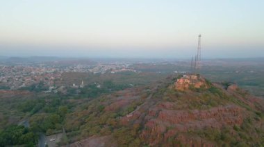 Mehrangarh Kalesi 'nin havadan görünüşü, 1459' da Rao Jodha tarafından inşa edilen Jodhpur, Rajasthan, Hindistan 'da büyük tarihi bir tepe kalesidir.