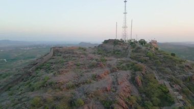 Mehrangarh Kalesi 'nin havadan görünüşü, 1459' da Rao Jodha tarafından inşa edilen Jodhpur, Rajasthan, Hindistan 'da büyük tarihi bir tepe kalesidir.