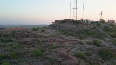 Mehrangarh Kalesi 'nin havadan görünüşü, 1459' da Rao Jodha tarafından inşa edilen Jodhpur, Rajasthan, Hindistan 'da büyük tarihi bir tepe kalesidir.