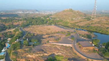 Mehrangarh Kalesi 'nin havadan görünüşü, 1459' da Rao Jodha tarafından inşa edilen Jodhpur, Rajasthan, Hindistan 'da büyük tarihi bir tepe kalesidir.