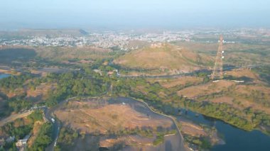 Mehrangarh Kalesi 'nin havadan görünüşü, 1459' da Rao Jodha tarafından inşa edilen Jodhpur, Rajasthan, Hindistan 'da büyük tarihi bir tepe kalesidir.