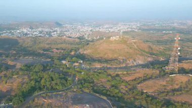Mehrangarh Kalesi 'nin havadan görünüşü, 1459' da Rao Jodha tarafından inşa edilen Jodhpur, Rajasthan, Hindistan 'da büyük tarihi bir tepe kalesidir.