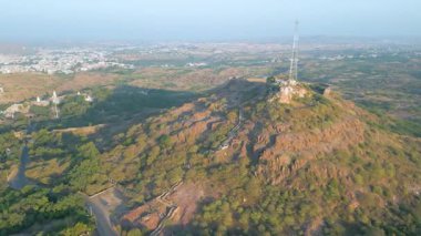 Mehrangarh Kalesi 'nin havadan görünüşü, 1459' da Rao Jodha tarafından inşa edilen Jodhpur, Rajasthan, Hindistan 'da büyük tarihi bir tepe kalesidir.