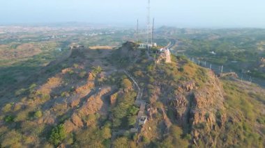 Mehrangarh Kalesi 'nin havadan görünüşü, 1459' da Rao Jodha tarafından inşa edilen Jodhpur, Rajasthan, Hindistan 'da büyük tarihi bir tepe kalesidir.