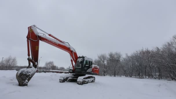 Excavator in winter — Stock Video