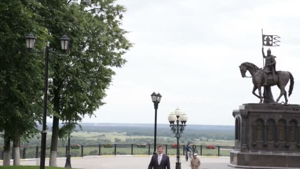 The monument to St. Vladimir the Red Sun in Vladimir — Stock Video