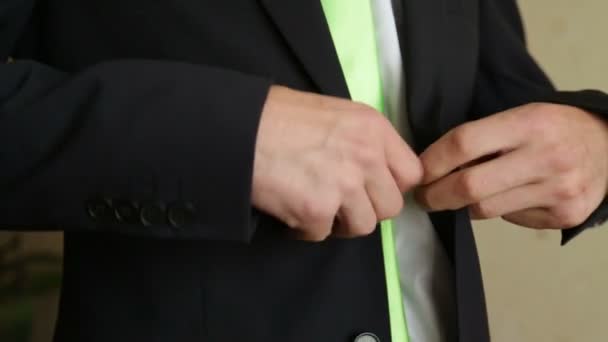 Buttoning a jacket. — Stock Video