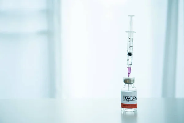 Coronavirus Flessen Met Ncov Covid Vaccin Uitsluitend Voor Injectie Dringend — Stockfoto