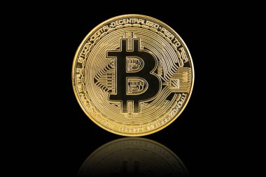 Siyah arkaplanı kırpma yolu ile kaplayan altın bitcoin maketi. Bitcoin ya da BTC, dünyadaki en popüler kripto para birimidir. Bitcoin, dijital para birimi.