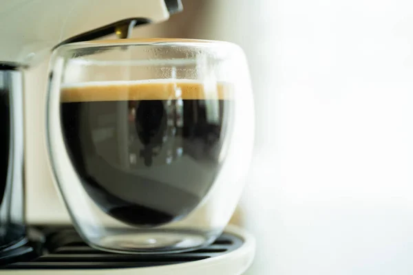 Espresso Kaffe Kopp Bryggt Med Kapsel Espresso Kaffemaskin — Stockfoto