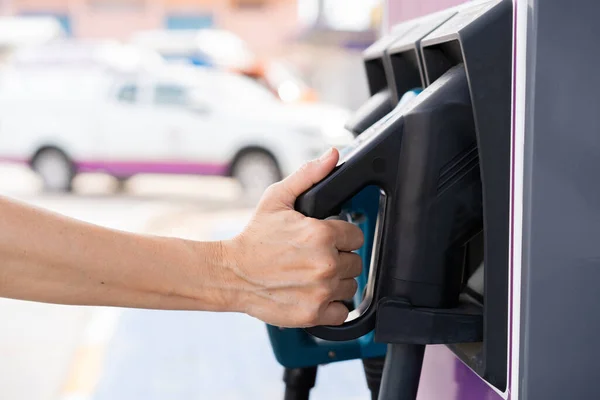 Unrecognizable Asian Woman Holding Ccs Type Charging Connector Charging Station — Stock Photo, Image