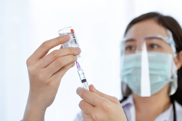 Coronavirus Flessen Met Ncov Covid Vaccin Uitsluitend Voor Injectie Dokter — Stockfoto