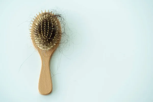Używana Brudna Szczotka Włosów Pozostawiona Stole Copyspace Problem Upadku Włosów — Zdjęcie stockowe