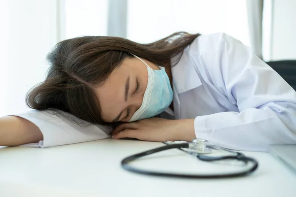 Hårt Arbete Asiatiska Unga Kvinnliga Läkare Sjukhus Stressande Arbetsnarkoman Vårdpersonal — Stockfoto