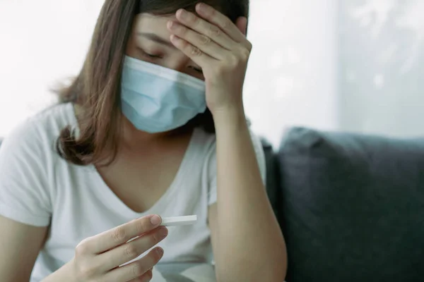 Asiatisk Ung Kvinna Med Hygieniskt Skyddande Ansiktsmask Med Sars 2019 — Stockfoto