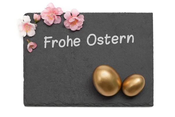 Osterschiefertafel mit Blumen und goldenem Ei — Stockfoto