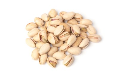 Çiğ fıstık beyaz izole